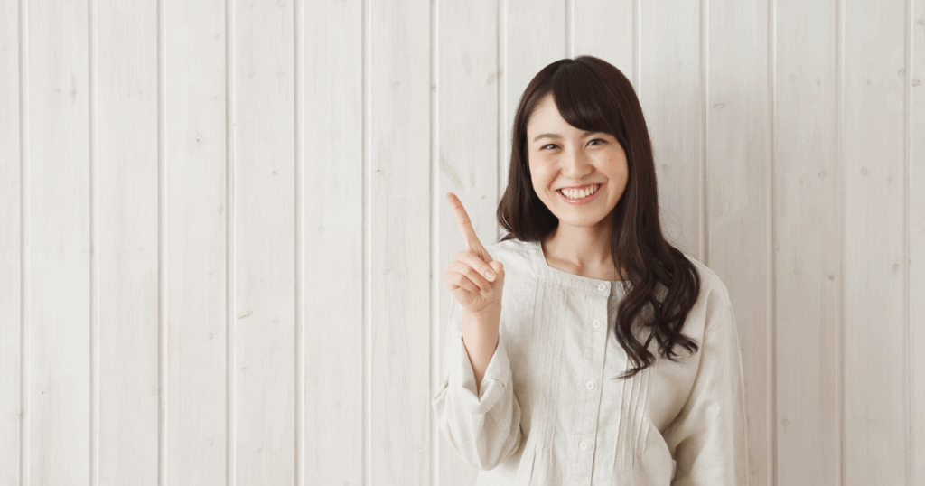 宅配ボックス導入の注意点を説明する女性のイメージ