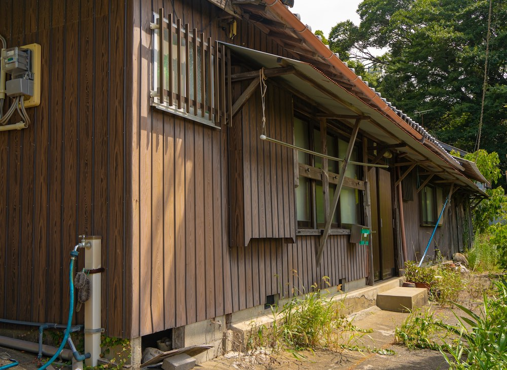 木造の築古物件の外観｜老朽化した住宅を再生・活用する不動産投資事例